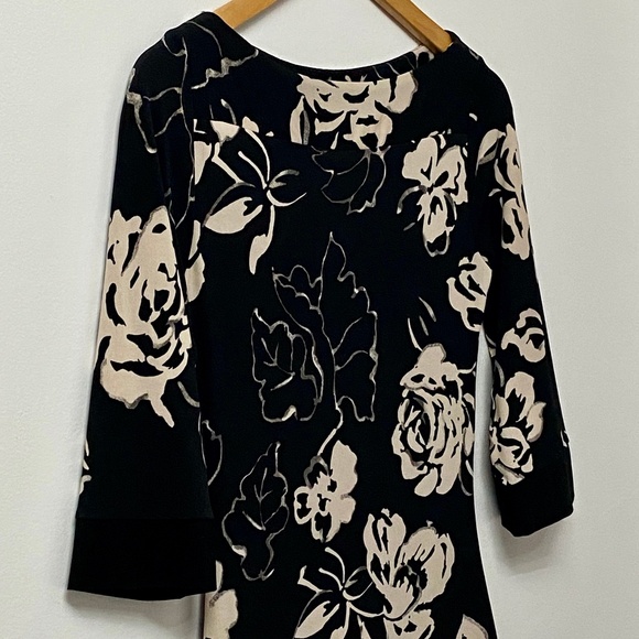 Le Chateau Floral Dress - Picture 2 of 6